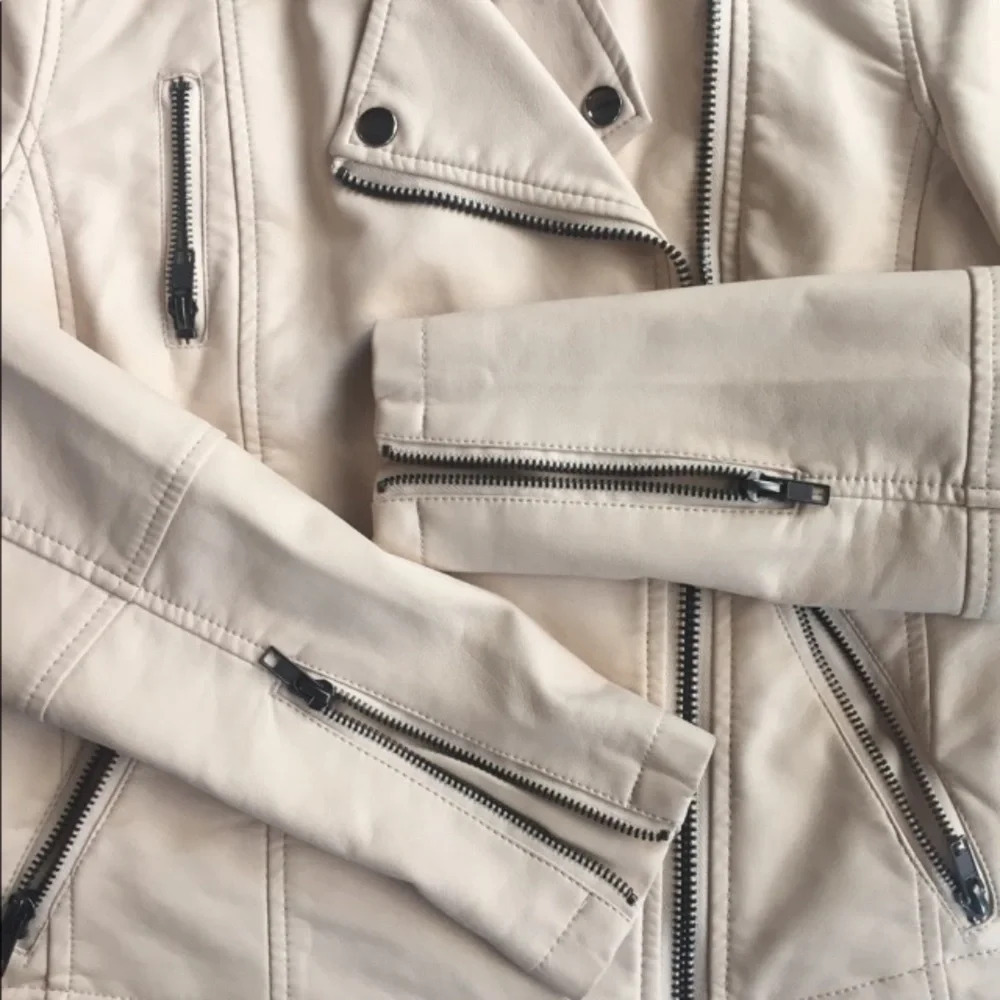 FOREVER 21 Moto Cream Studded Faux Leather Jacket Small BNWT - Picture 6 of 8